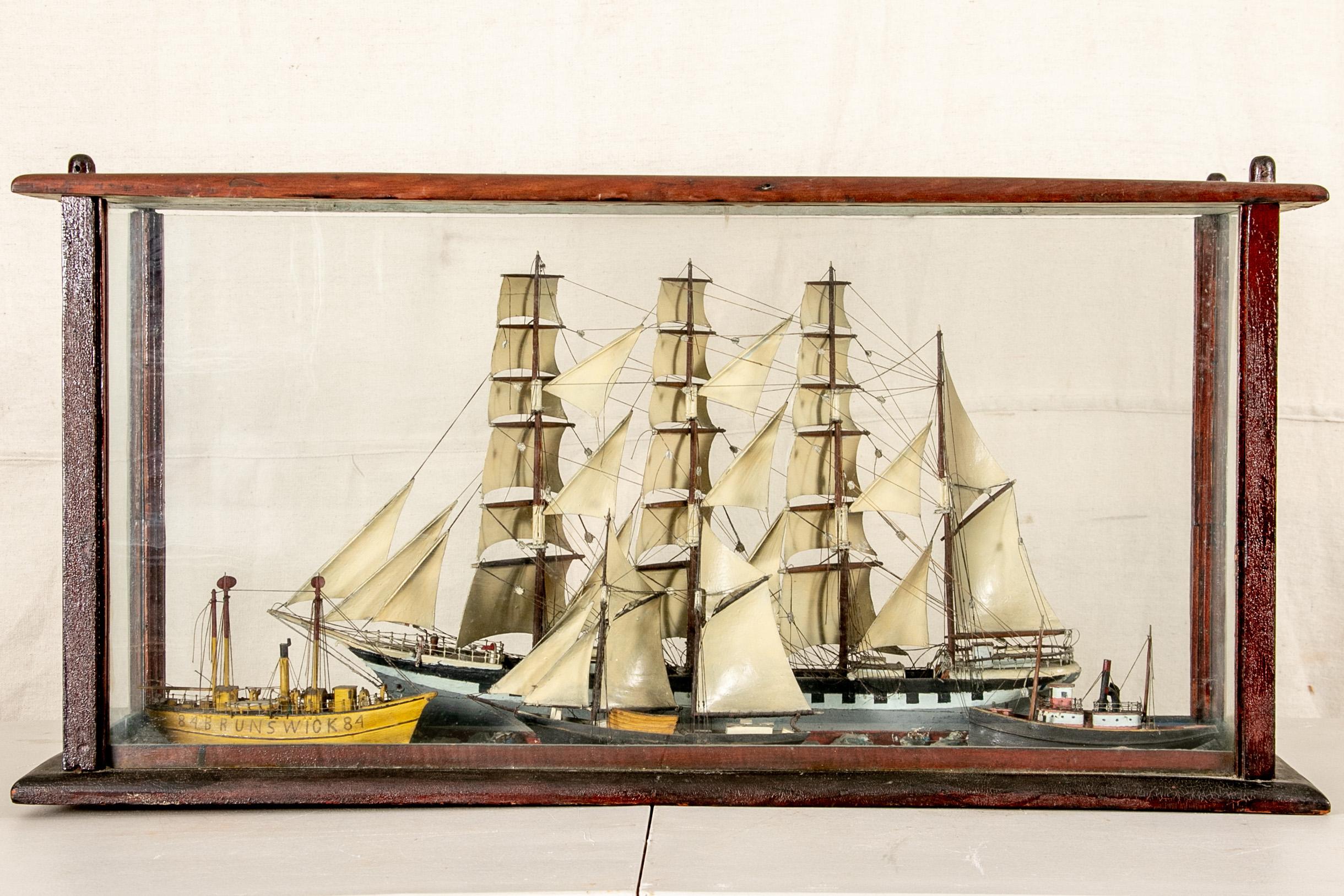 Diorama de maquettes de bateaux dans une boîte d'ombres ancienne en vente 10
