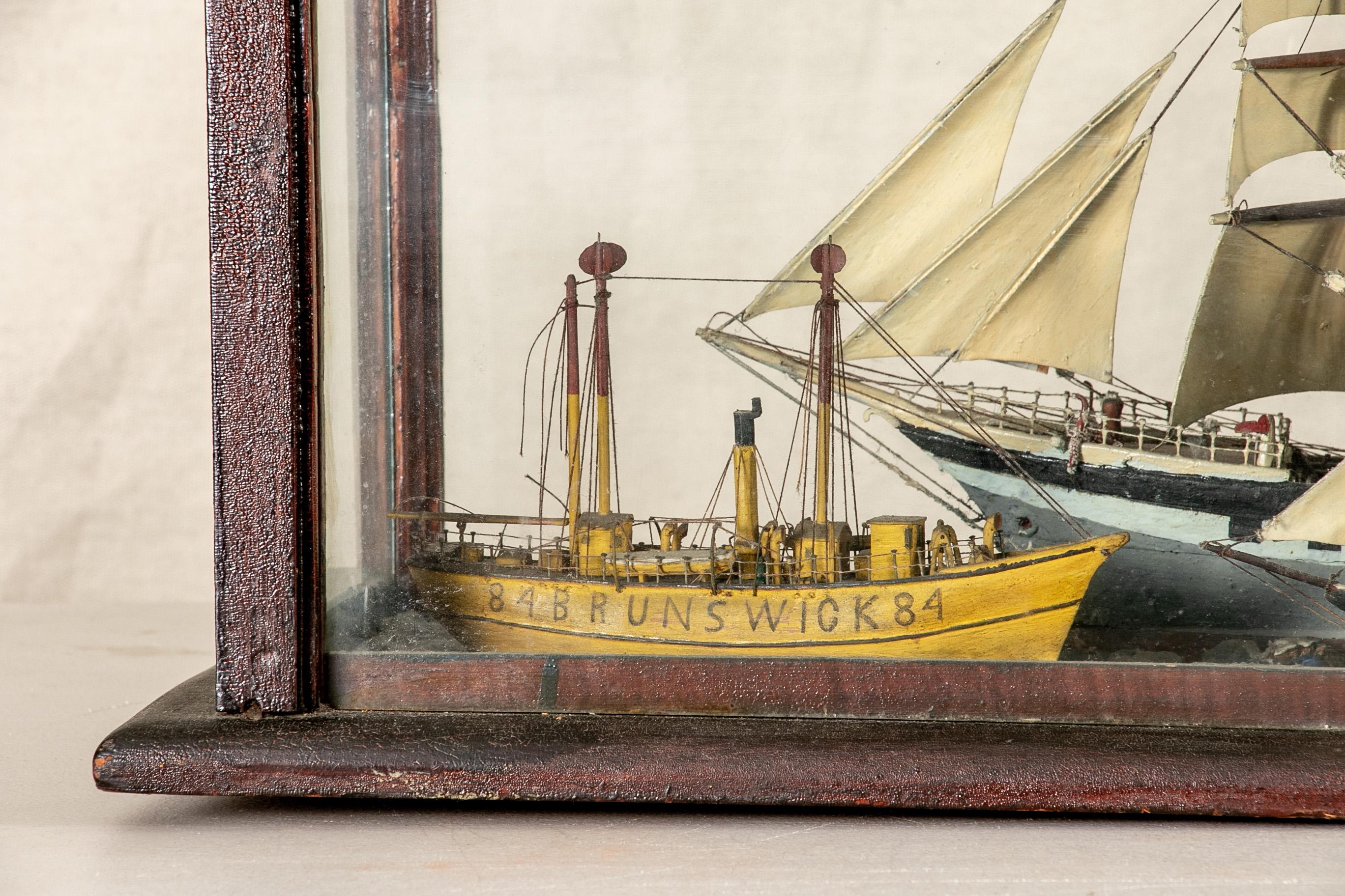 Diorama de maquettes de bateaux dans une boîte d'ombres ancienne en vente 13