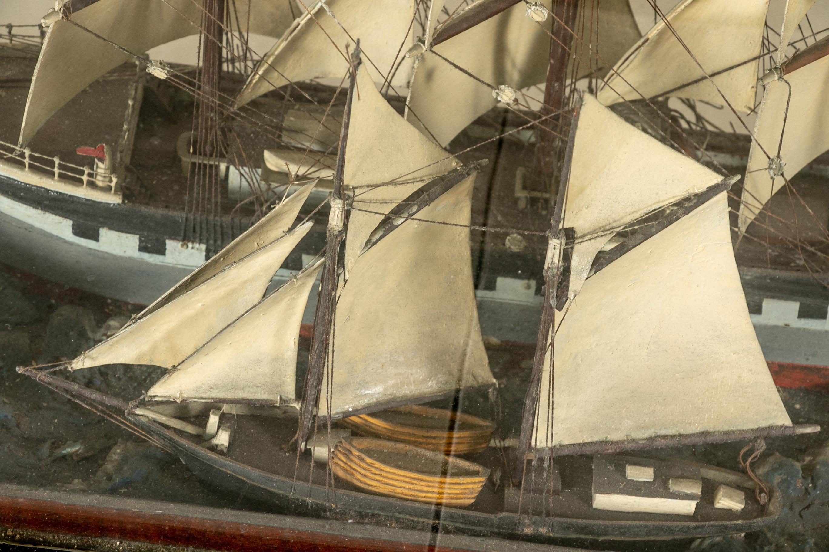 XIXe siècle Diorama de maquettes de bateaux dans une boîte d'ombres ancienne en vente