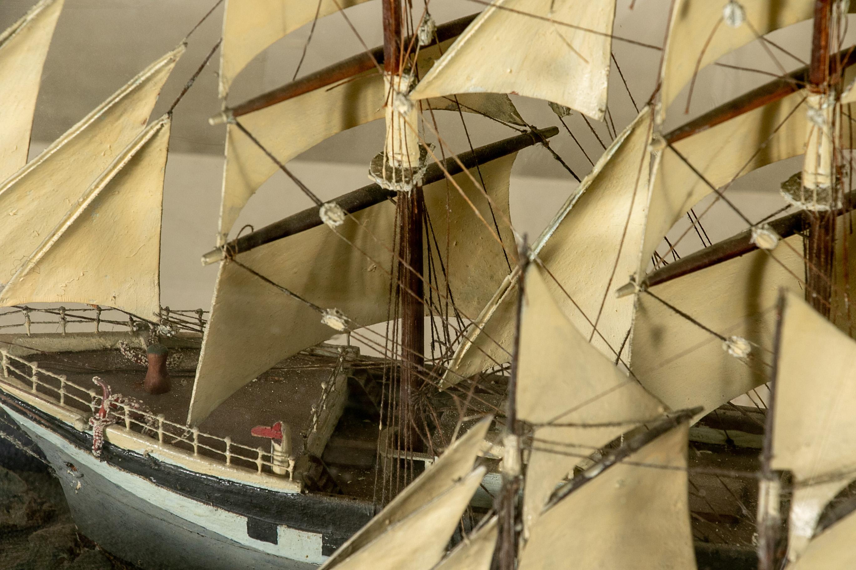 Antike Schaufenster Diorama mit Schiffsmodellen im Angebot 1