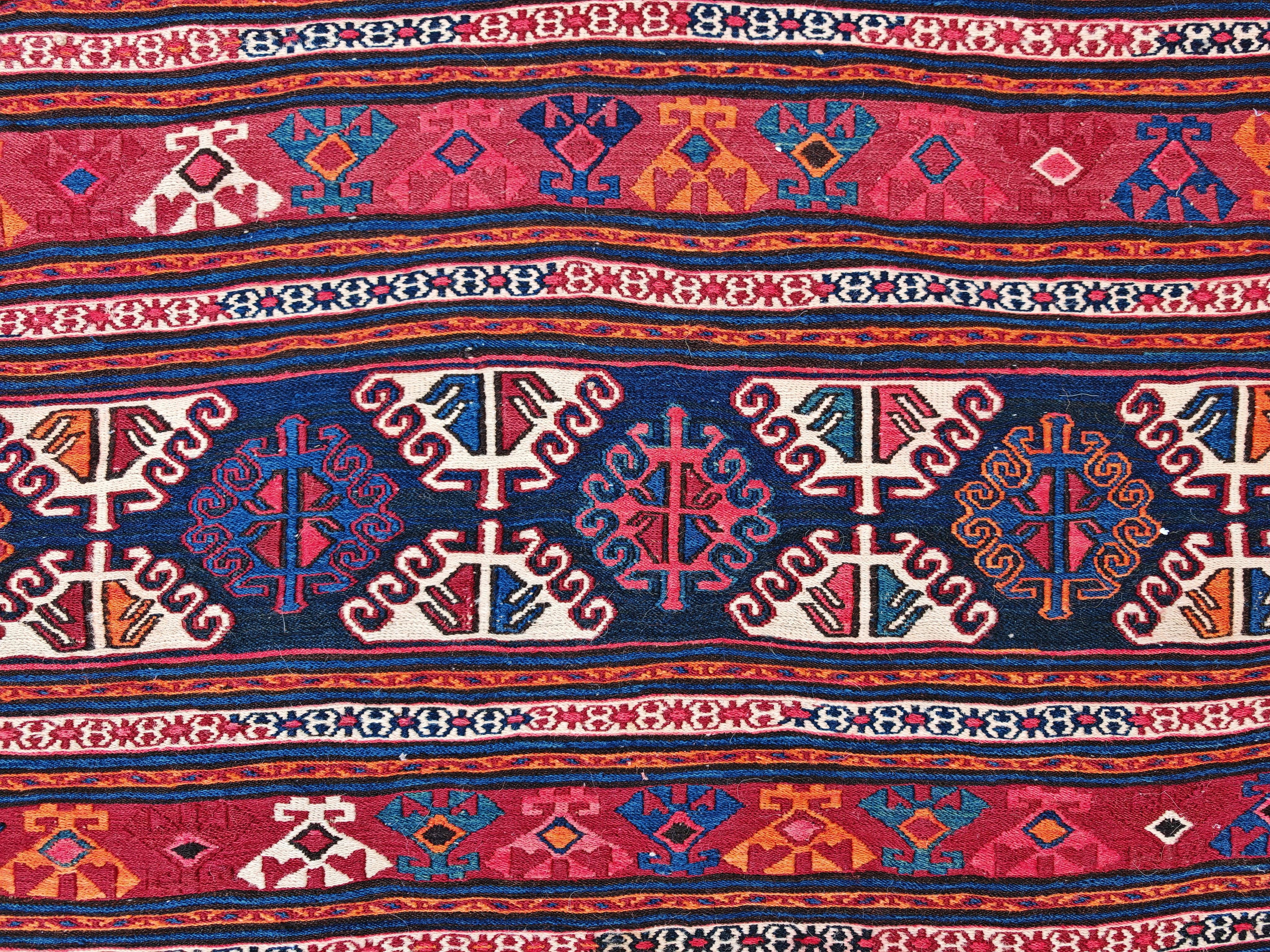 Antique Shahsavan Kilim in Sumak Technique, Azerbaijan 19th Century (Aserbaidschanisch) im Angebot