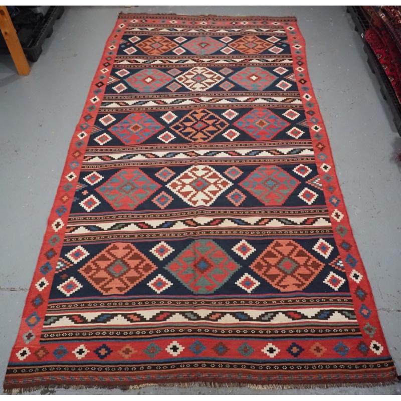 Antiker Shahsavan- oder südkaukasischer Kelim mit weichen Farben, um 1900 (Kaukasisch) im Angebot