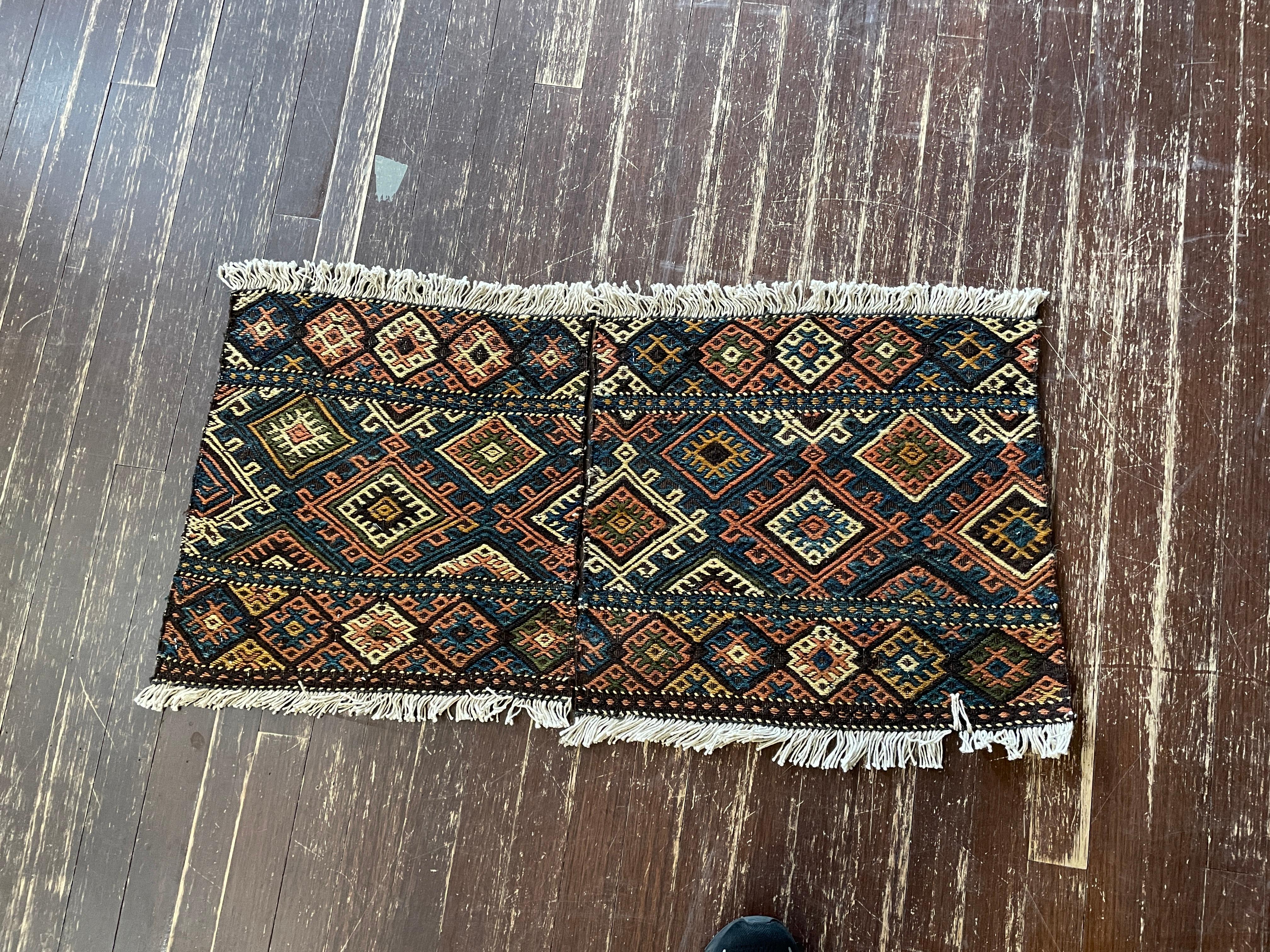 Sumak Antico Rug & Kilim di Shahsavan Soumak, c-1900, Una coppia in vendita