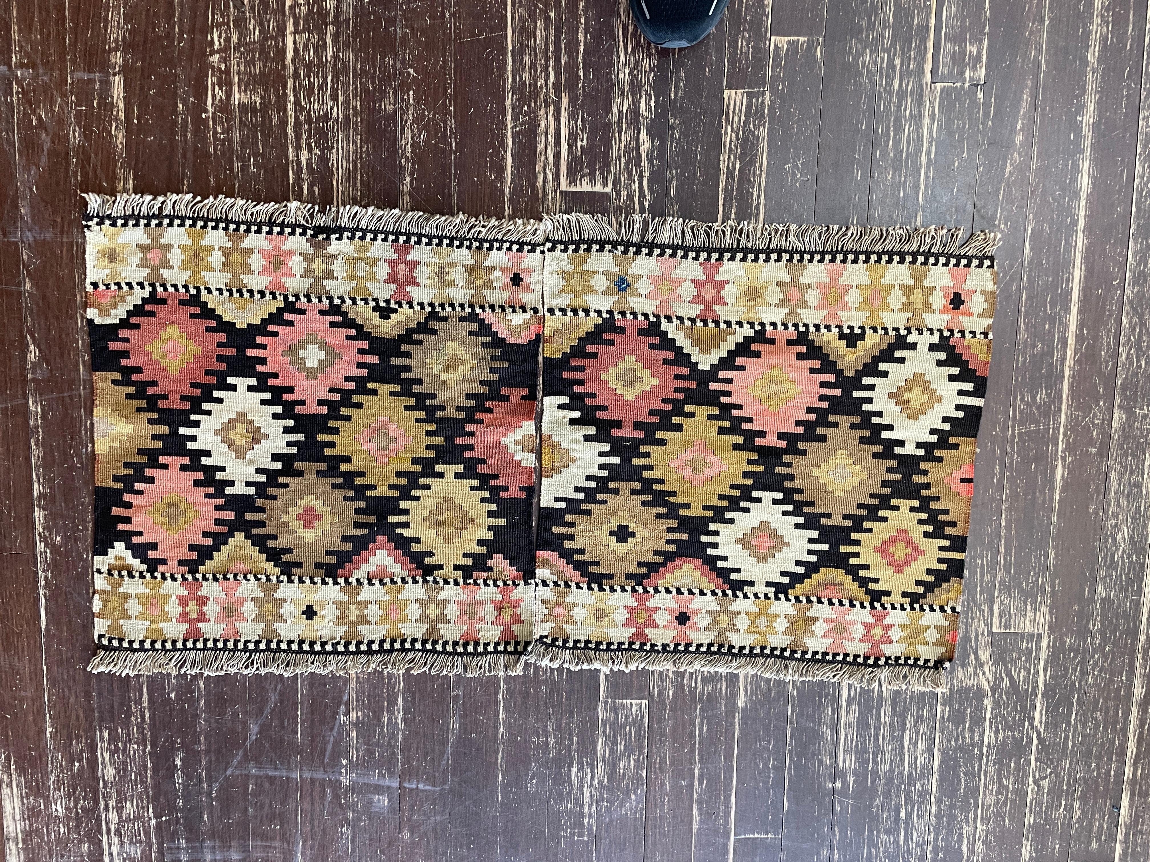 Sumak Antico Rug & Kilim di Shahsavan Soumak, c-1900, Una coppia in vendita