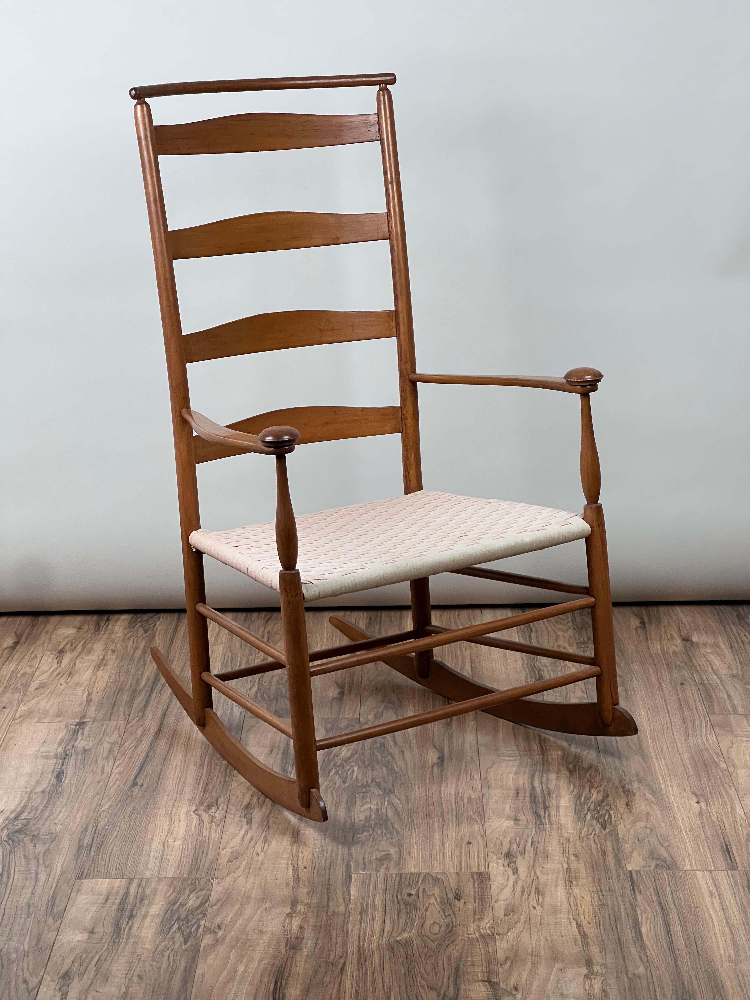Américain Antique Shaker n°7 à dos châle Rocker Attr. A.I.C. Shakers c. Début du 20e siècle en vente