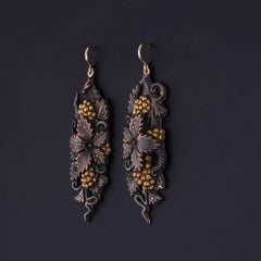 Antike Shakudo-Ohrringe mit Blumenmotiv und 14-karätigem Gold, CIRCA 1890