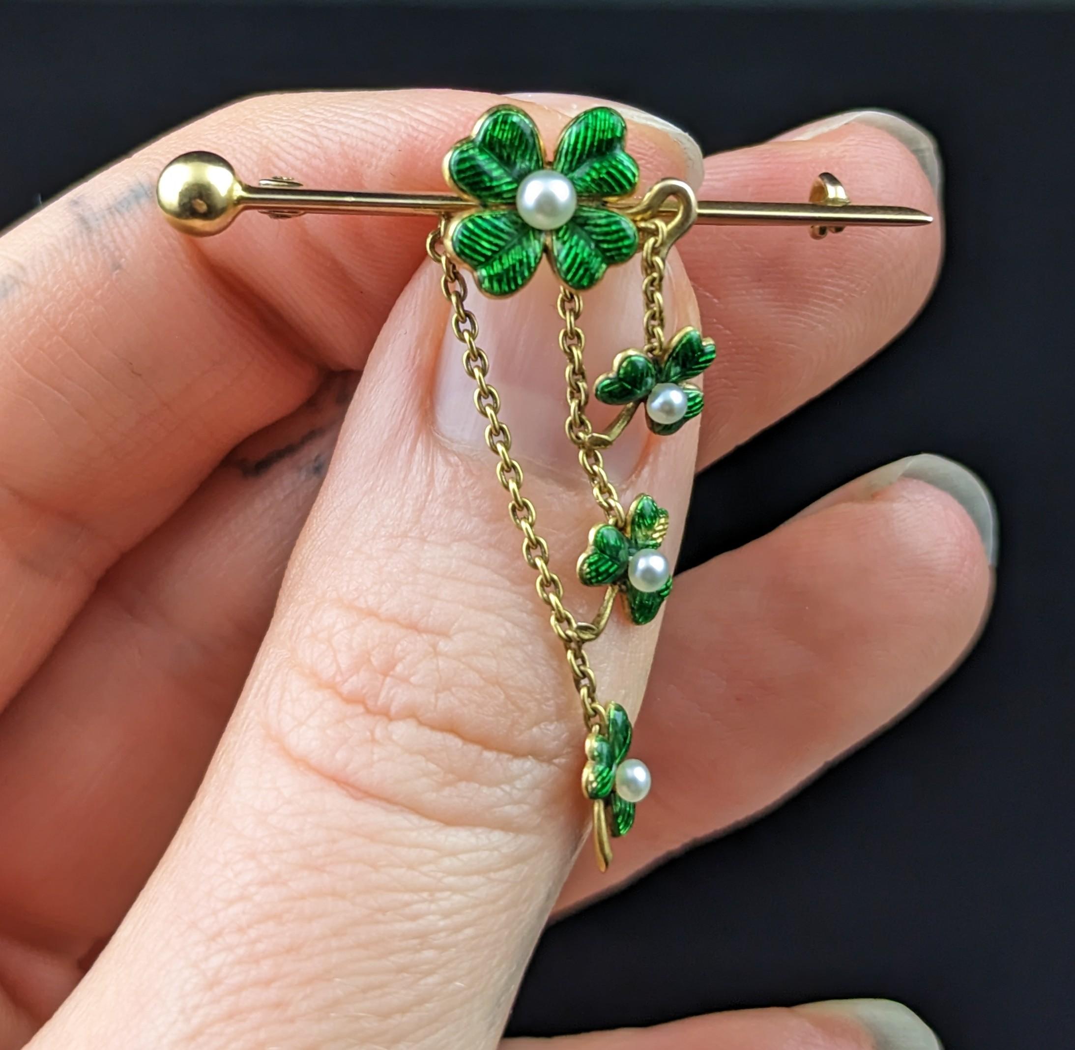 Antique Shamrock brooch, 15k gold, Guilloche enamel and seed pearl In Good Condition In NEWARK, GB