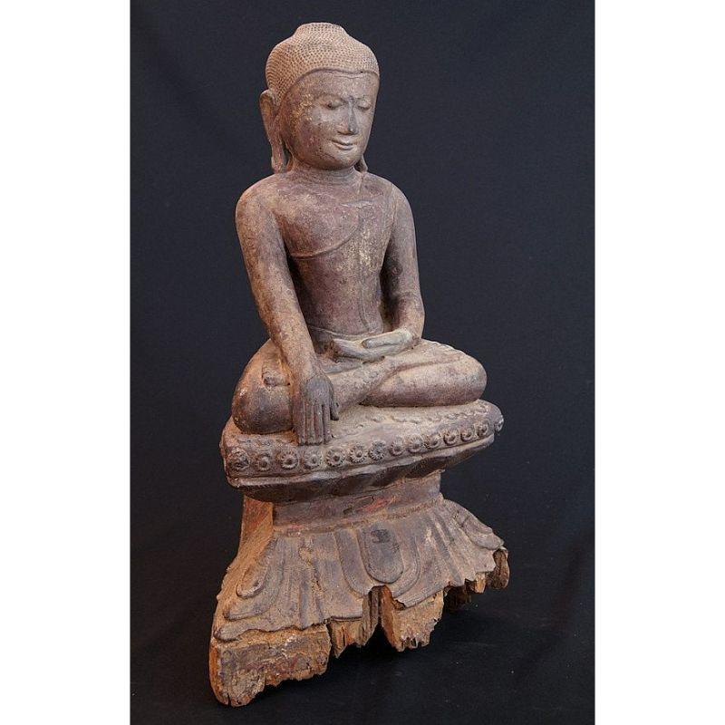 Antiker Shan-Buddha aus Birma (Holz) im Angebot