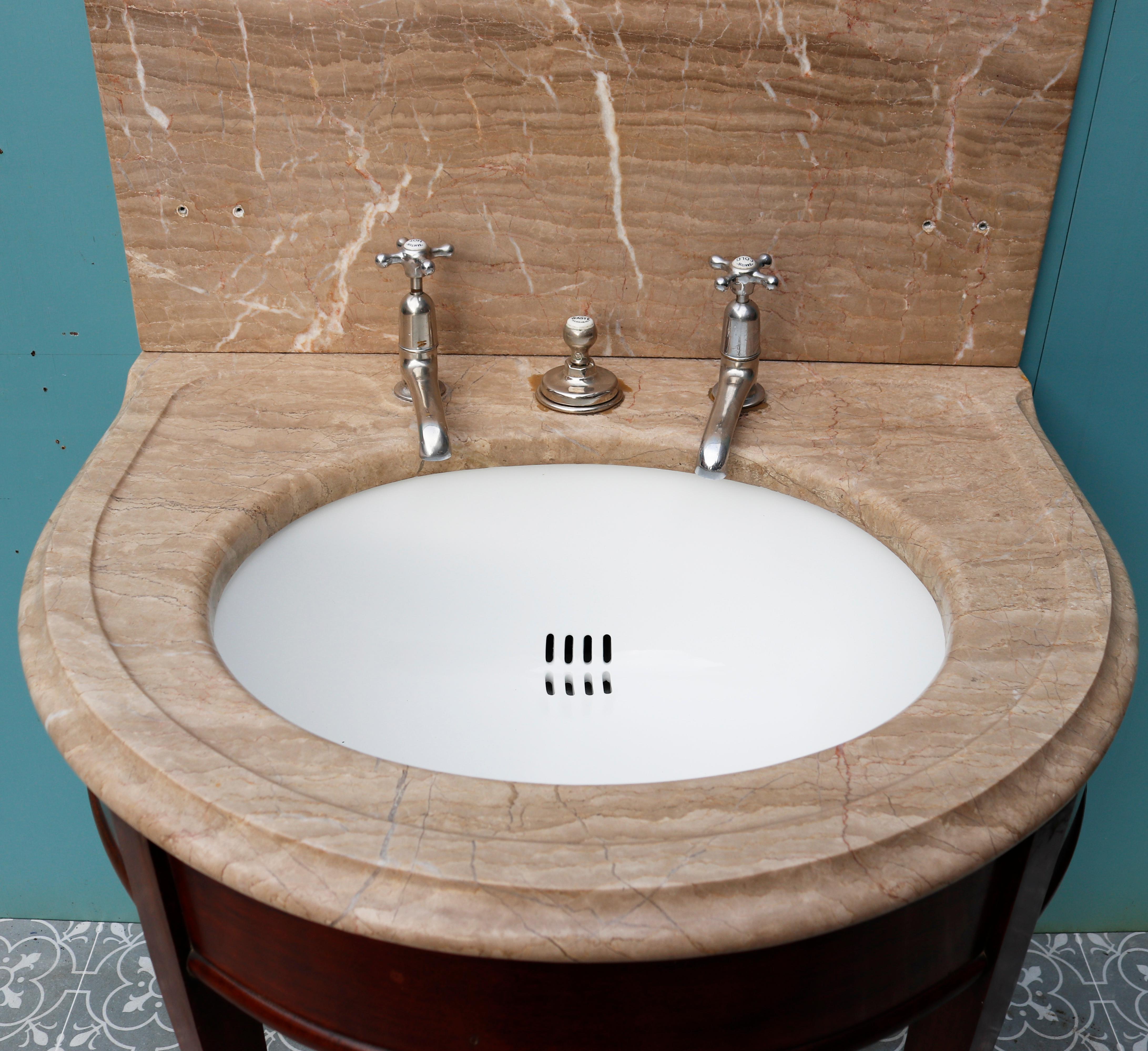 Porcellana Antico lavabo in marmo Shanks su supporto in mogano in vendita