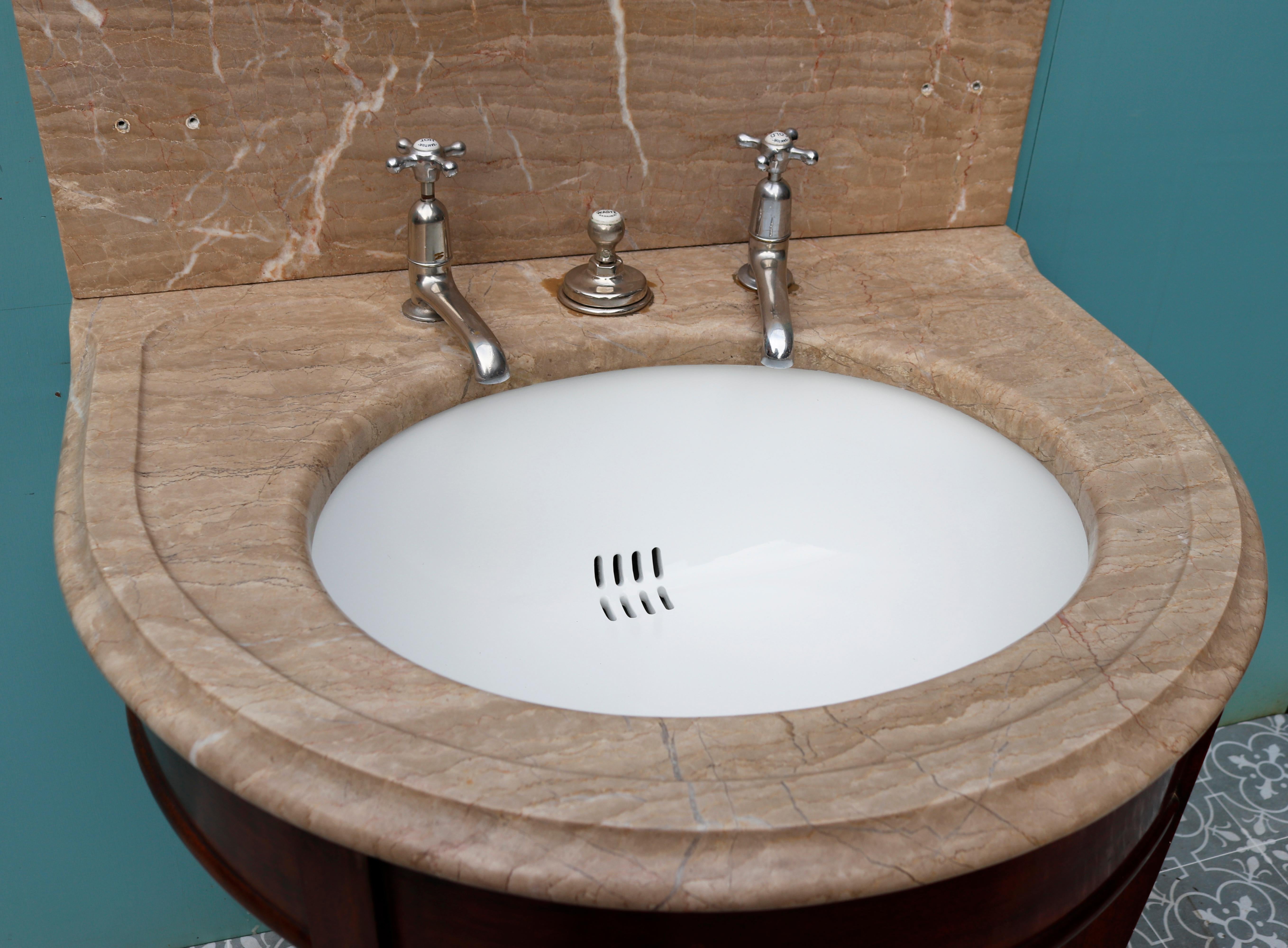Antico lavabo in marmo Shanks su supporto in mogano in vendita 1