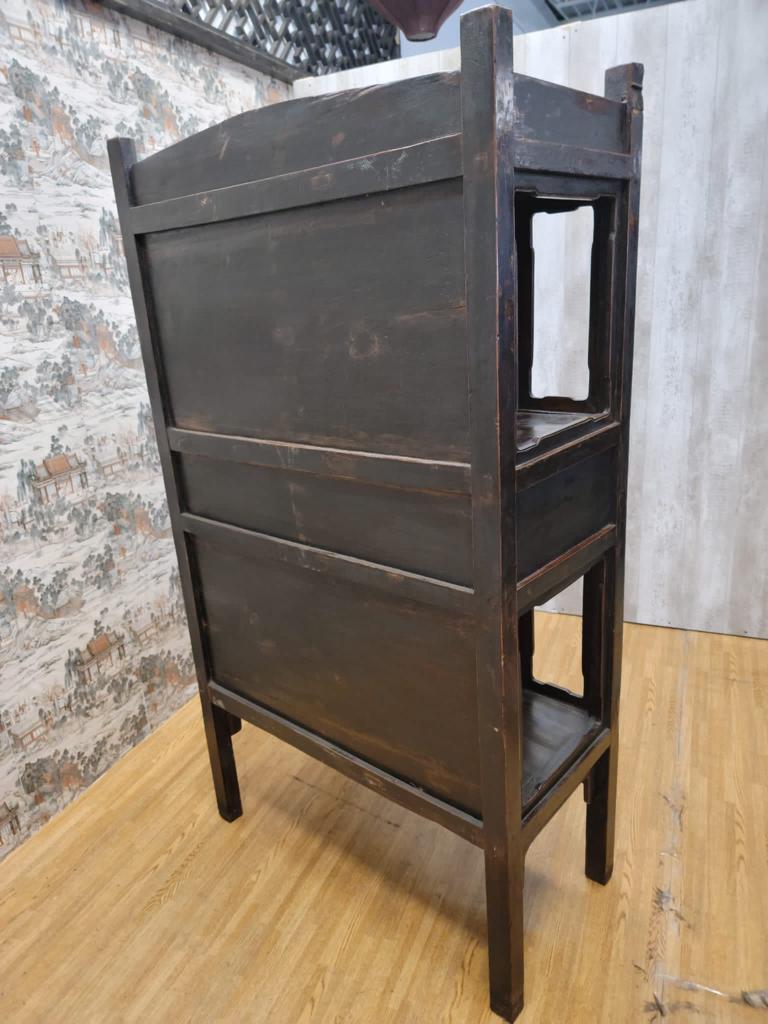 Chinese Export Antique Shanxi Province Brown Black Lacquered Elmwood Bookcase For Sale