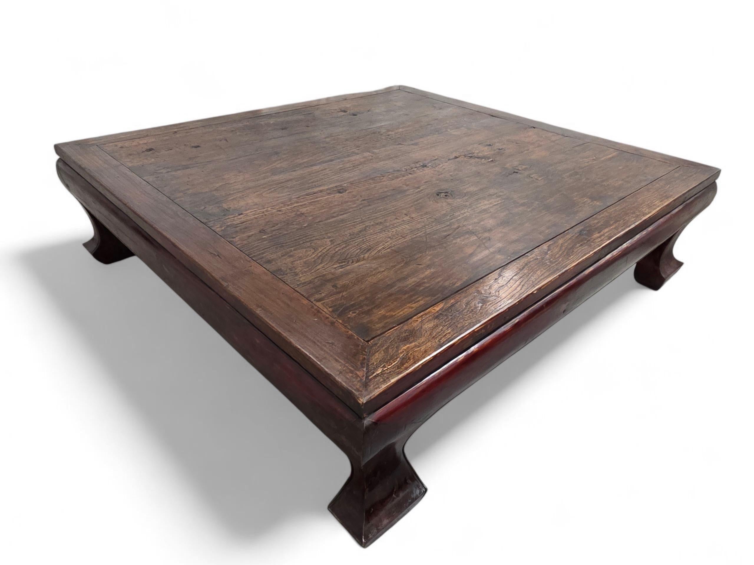Ancienne table basse surdimensionnée en bois d'élite chinois de la province de Shanxi en vente 3