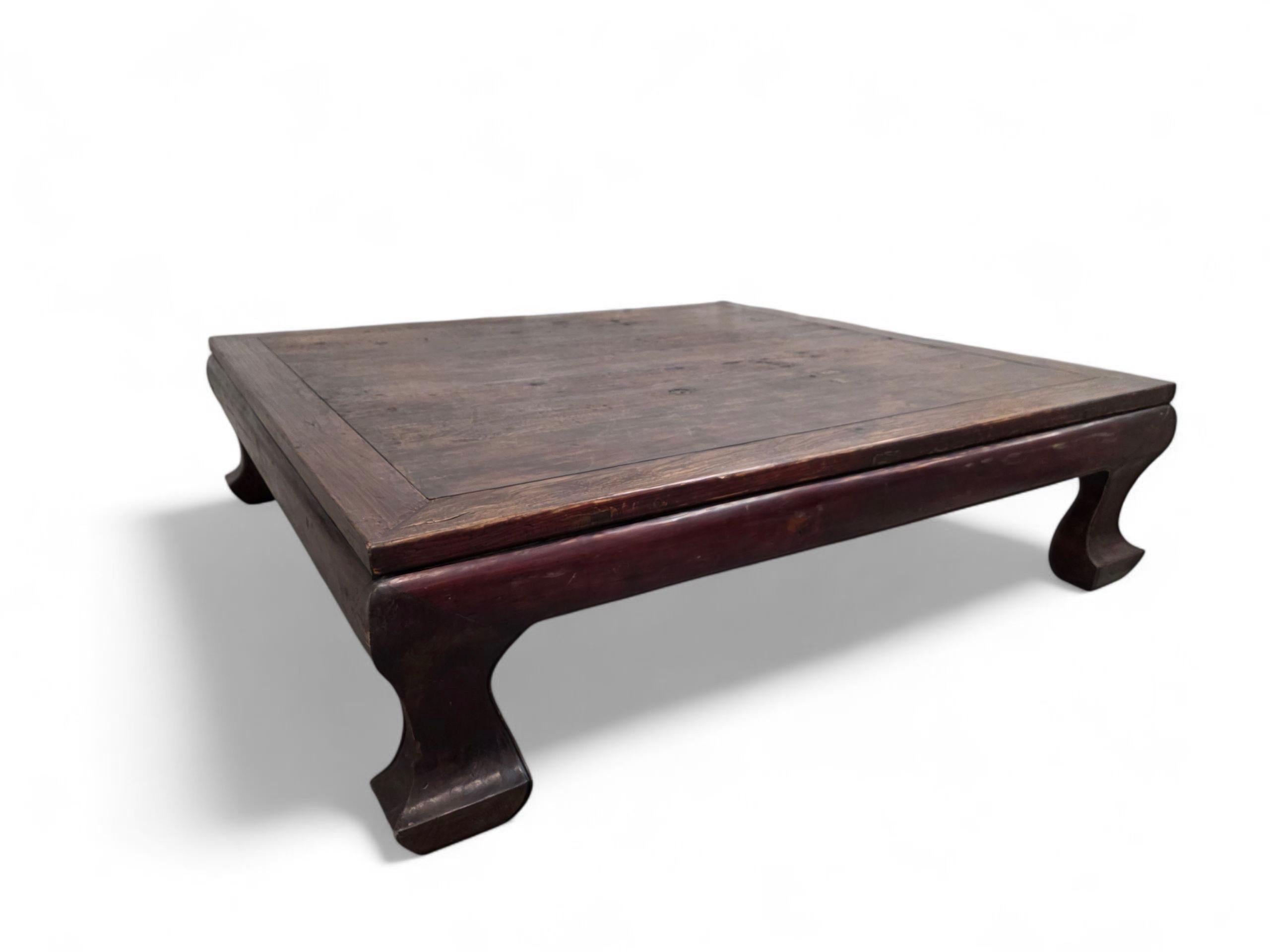 Ancienne table basse surdimensionnée en bois d'élite chinois de la province de Shanxi en vente 1