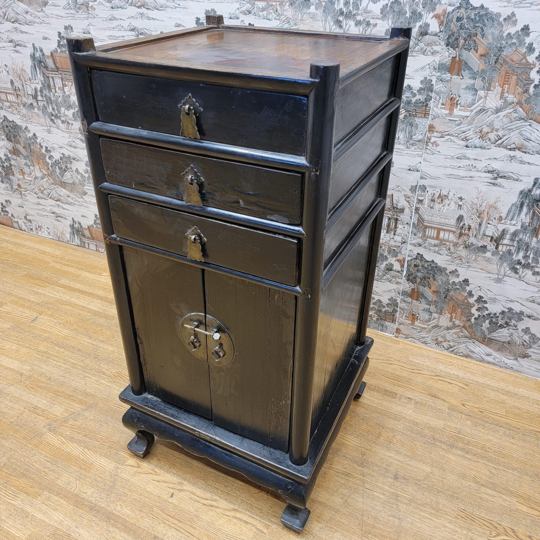 Antique Shanxi Province Elm and Black Lacquer Nightstand / Side Table with Storage

This antique elm wood and black lacquer tall side table from the Shanxi Province has its original color and patina. It has 3 drawers and 2 doors, and 2 shelves