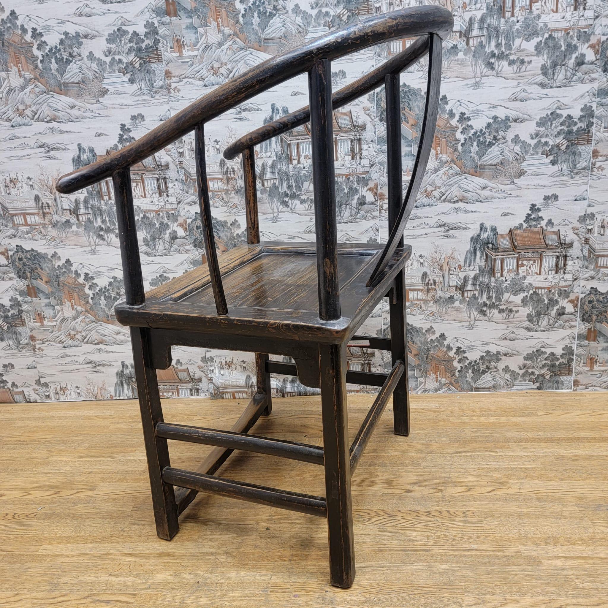 Antique Shanxi Province Elm Horseshoe Back Official Chair In Good Condition For Sale In Chicago, IL