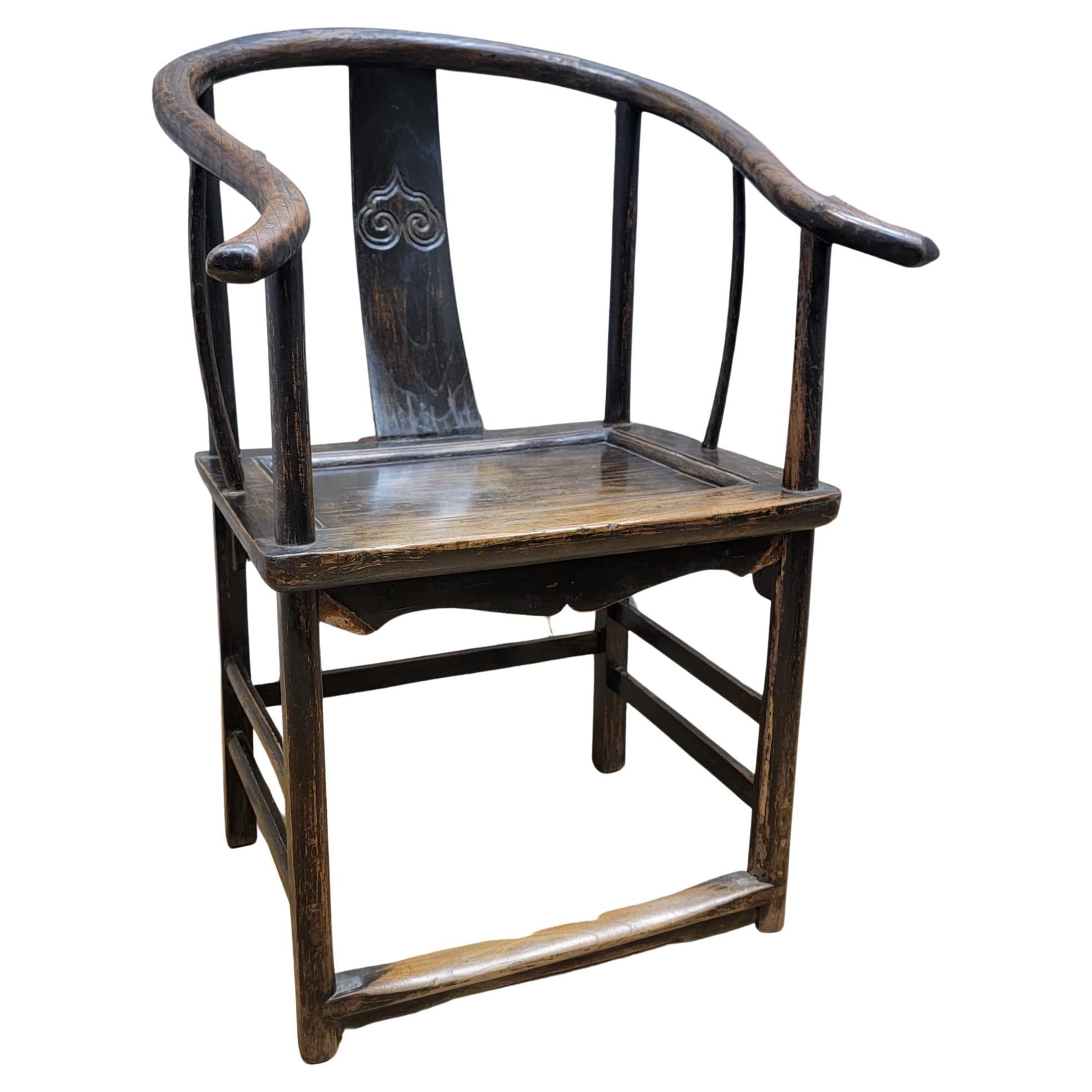 Ancienne chaise officielle de la province de Shanxi à dossier en fer à cheval en orme