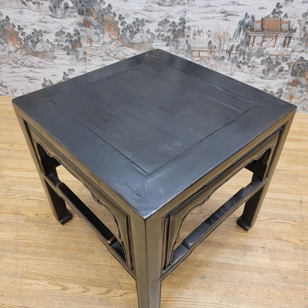 Antique Shanxi Province Elm Side Table with Original Patina In Good Condition For Sale In Chicago, IL