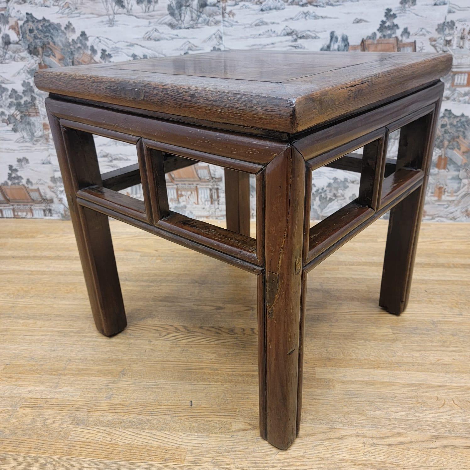 Antique Shanxi province elm square side table.

This antique Shanxi Province elm square side table from China, has its original color and patina. 

Circa 1900

D 17.5”
W 17”
H 20”.
 