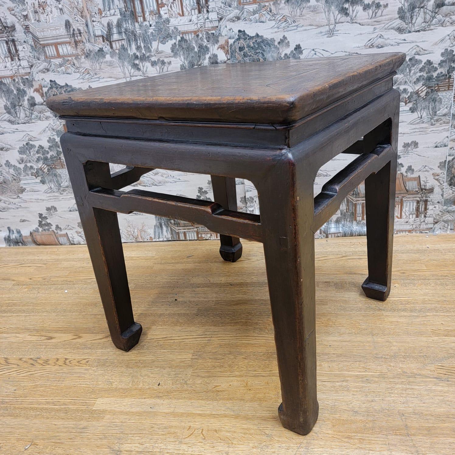 Early 20th Century Antique Shanxi Province Elm Square Side Table, Pair For Sale