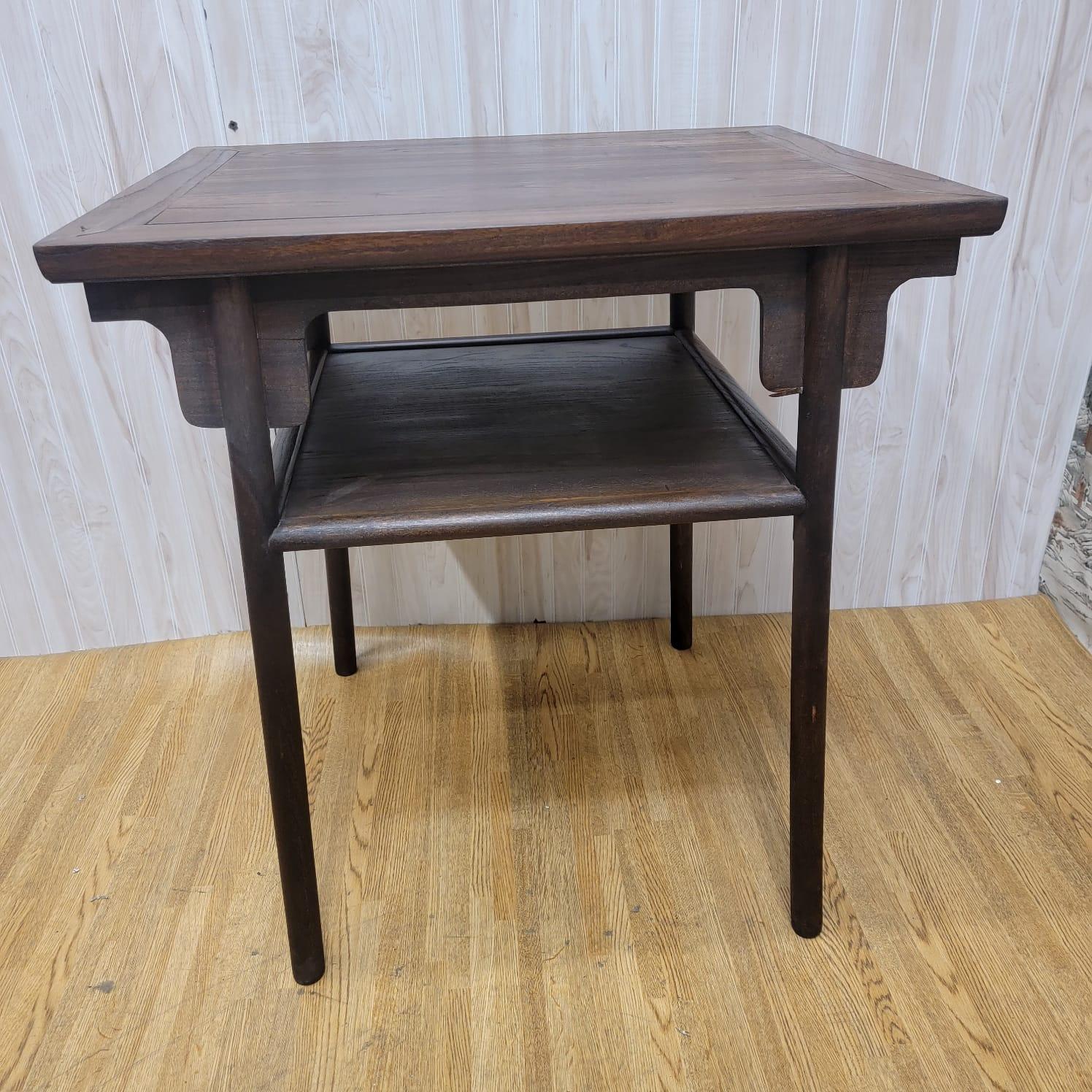 Antique Shanxi Province Elm Tea Table with Display Shelf In Good Condition For Sale In Chicago, IL