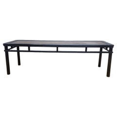 Ancienne table basse d'autel de la province de Shanxi en bois d'orme et rotin