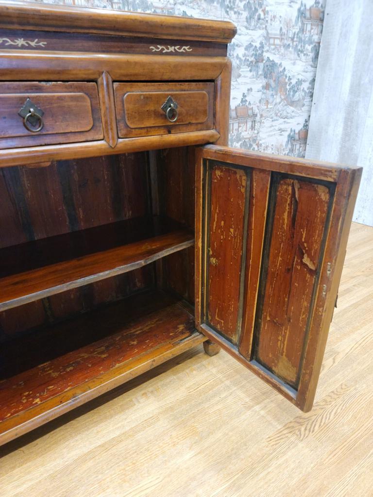 Antique Shanxi province elmwood nightstand / sideboard

This nightstand / sideboard has 3 drawers and 2 shelves.

Circa: 1880 

Dimensions:

W: 33