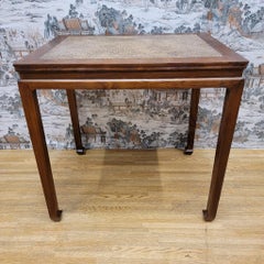 Anciennes tables d'appoint en bois d'orme et rotin de la province de Shanxi, lot de 3