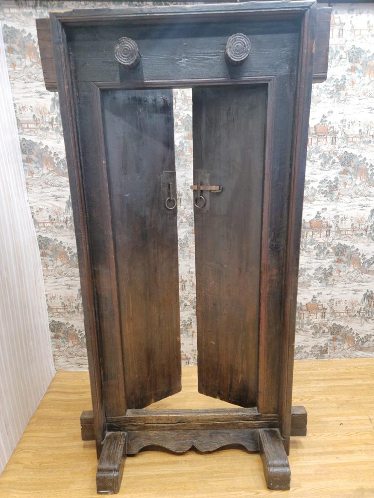 Antique Shanxi Province Hand Carved Elmwood Oriental Door For Sale 2