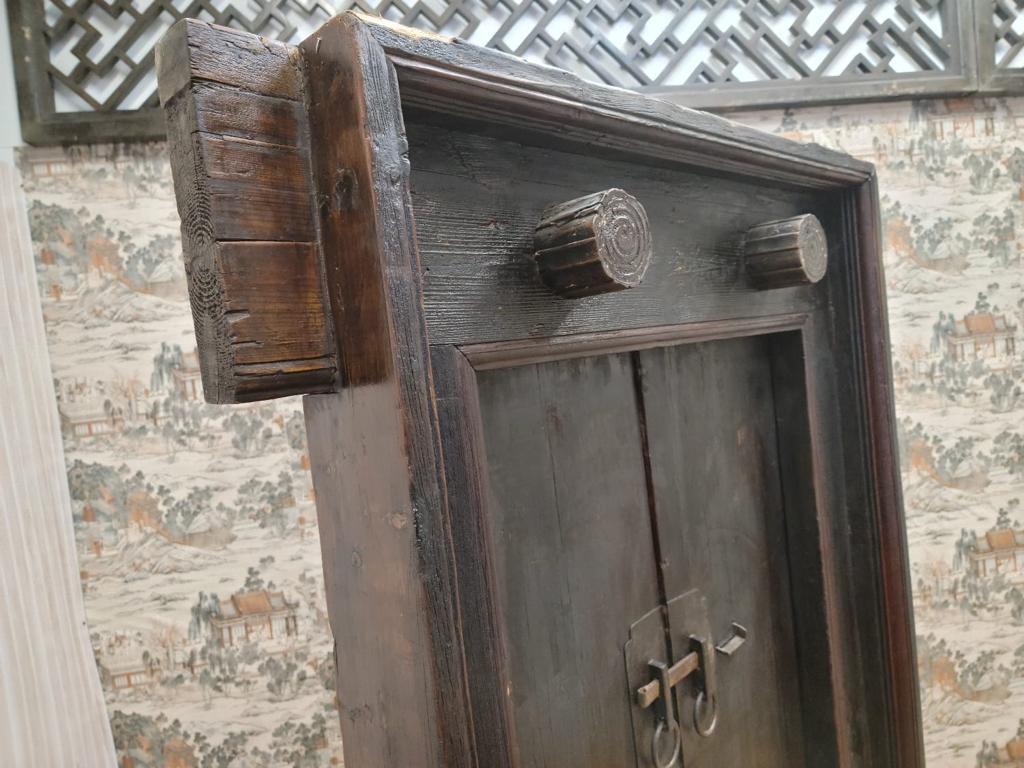 Antique Shanxi Province Hand Carved Elmwood Oriental Door For Sale 3