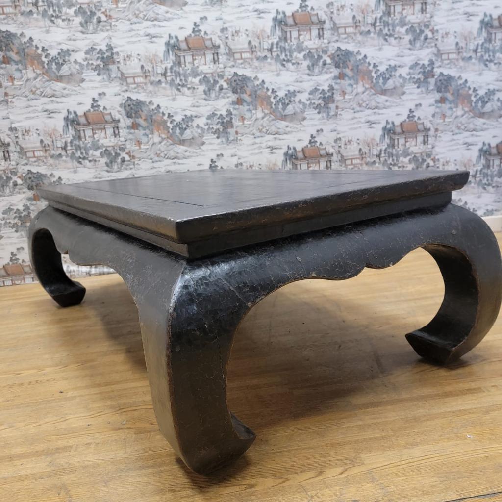 Antique Shanxi Province Kang Style Black Linen Wrapped Elm Coffee Table In Good Condition For Sale In Chicago, IL