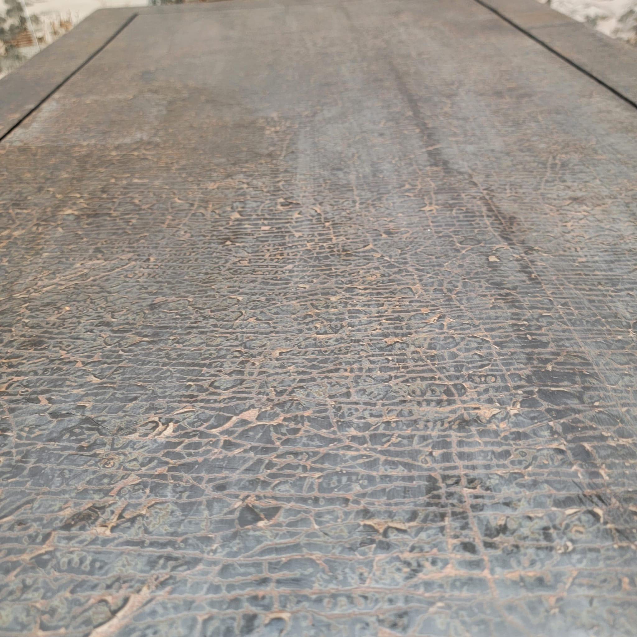 Table basse ancienne en orme laqué et enveloppé de lin de la province de Shanxi en vente 3