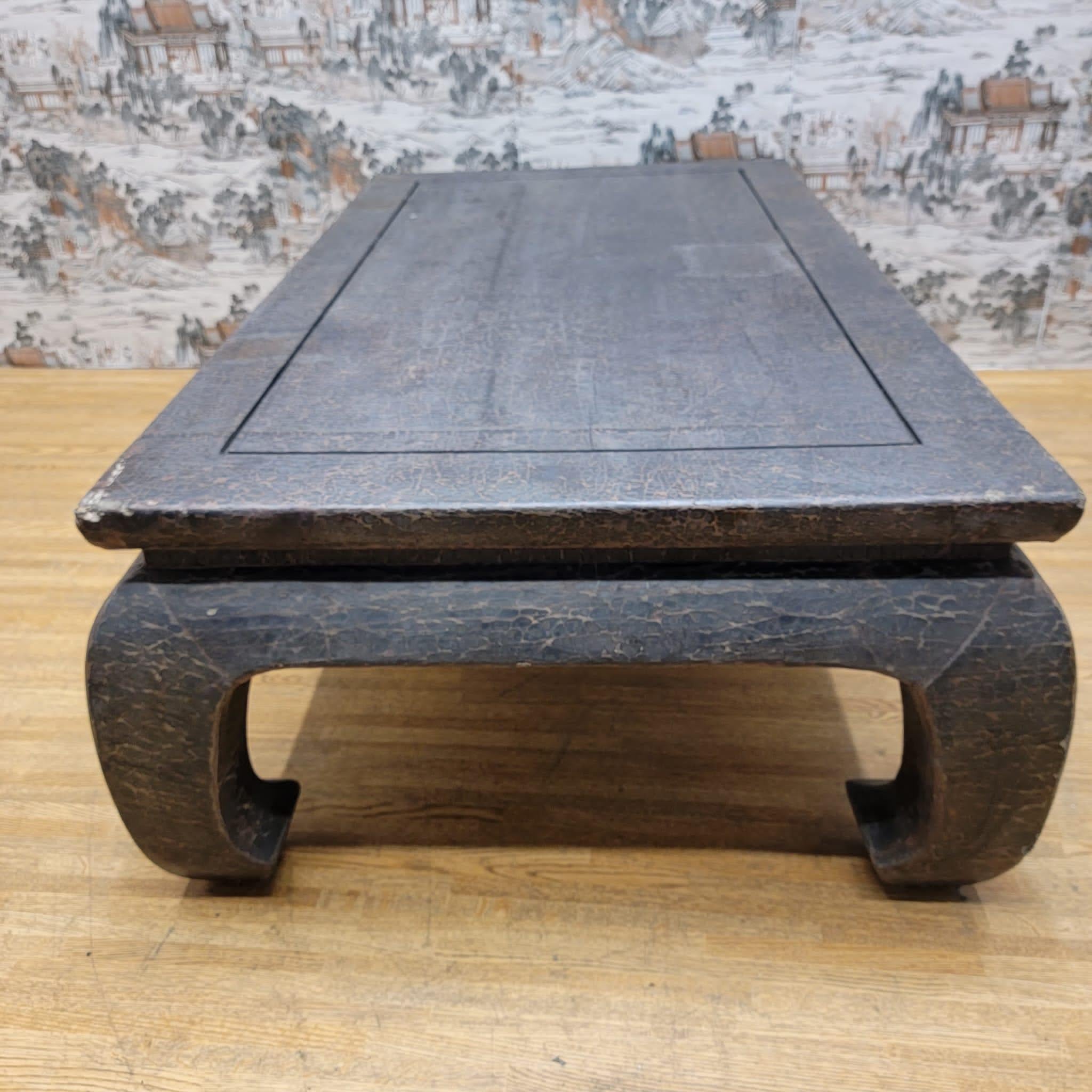 Table basse ancienne en orme laqué et enveloppé de lin de la province de Shanxi

Circa : 1900

Dimensions :

W : 55