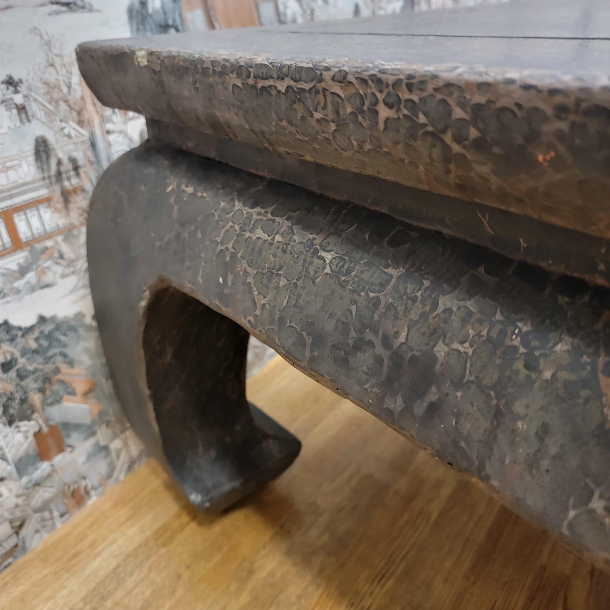 Table basse ancienne en orme laqué et enveloppé de lin de la province de Shanxi en vente 1