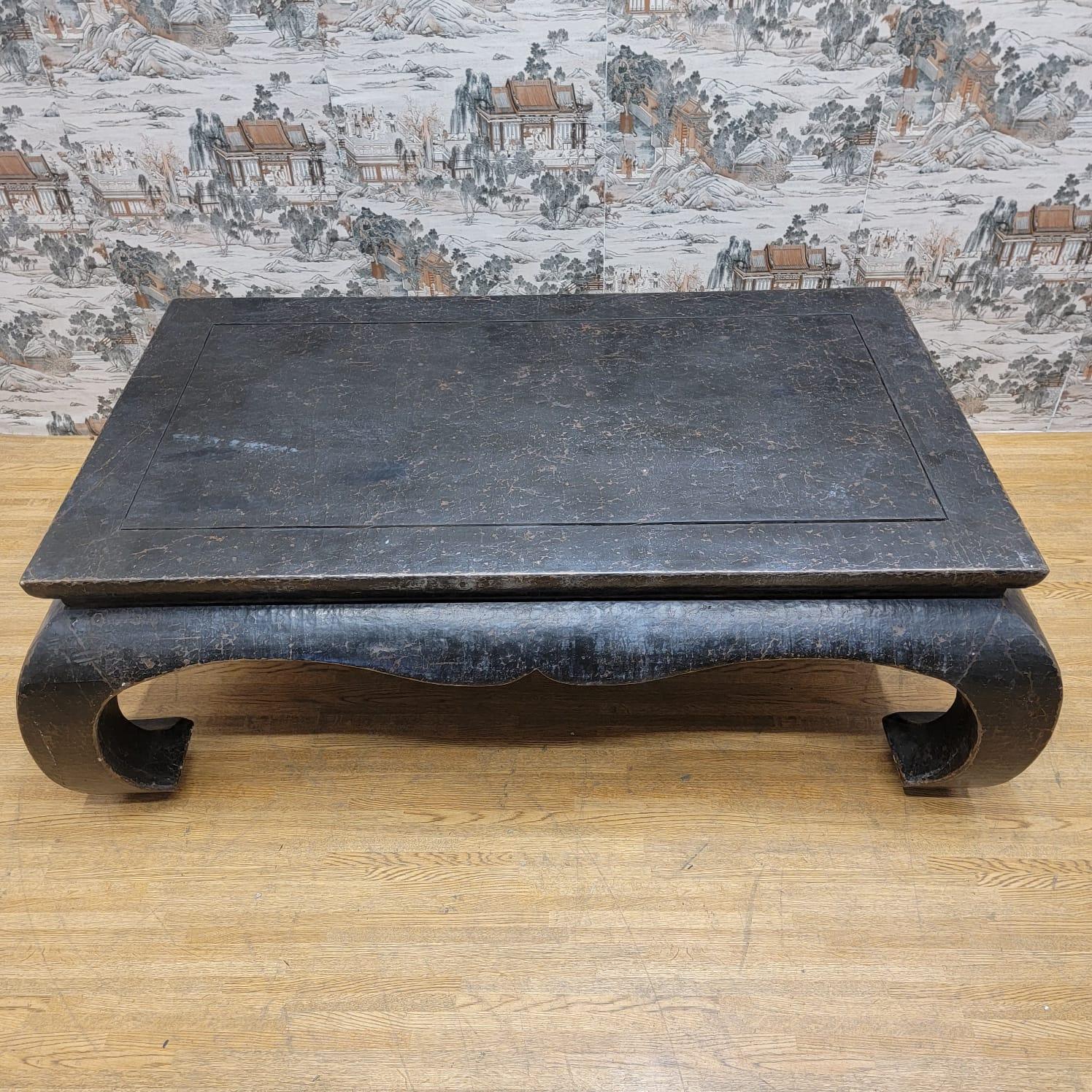 Antique Shanxi Province Linen Wrapped Lacquered Elm Kang Style Coffee Table In Good Condition For Sale In Chicago, IL