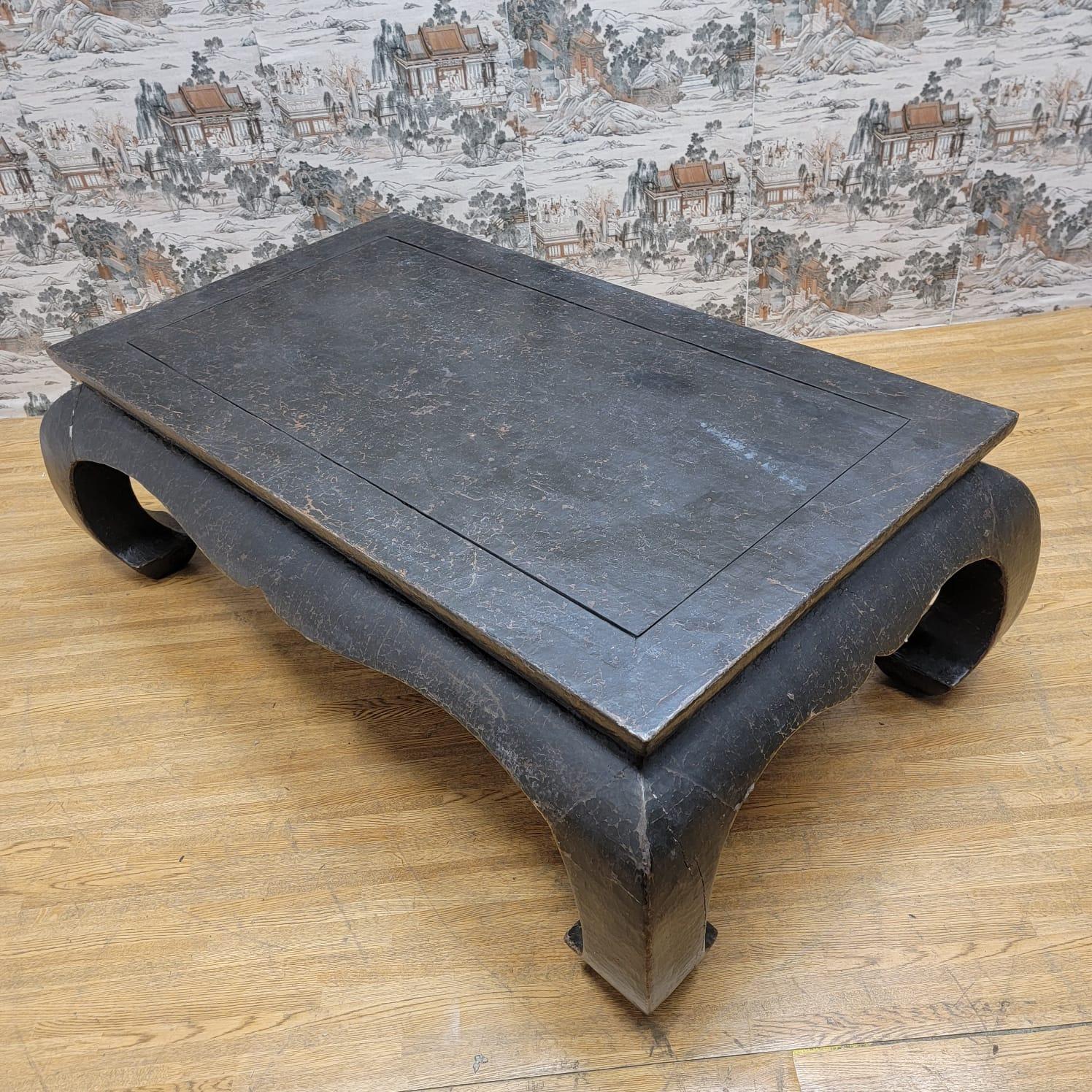 Early 20th Century Antique Shanxi Province Linen Wrapped Lacquered Elm Kang Style Coffee Table For Sale
