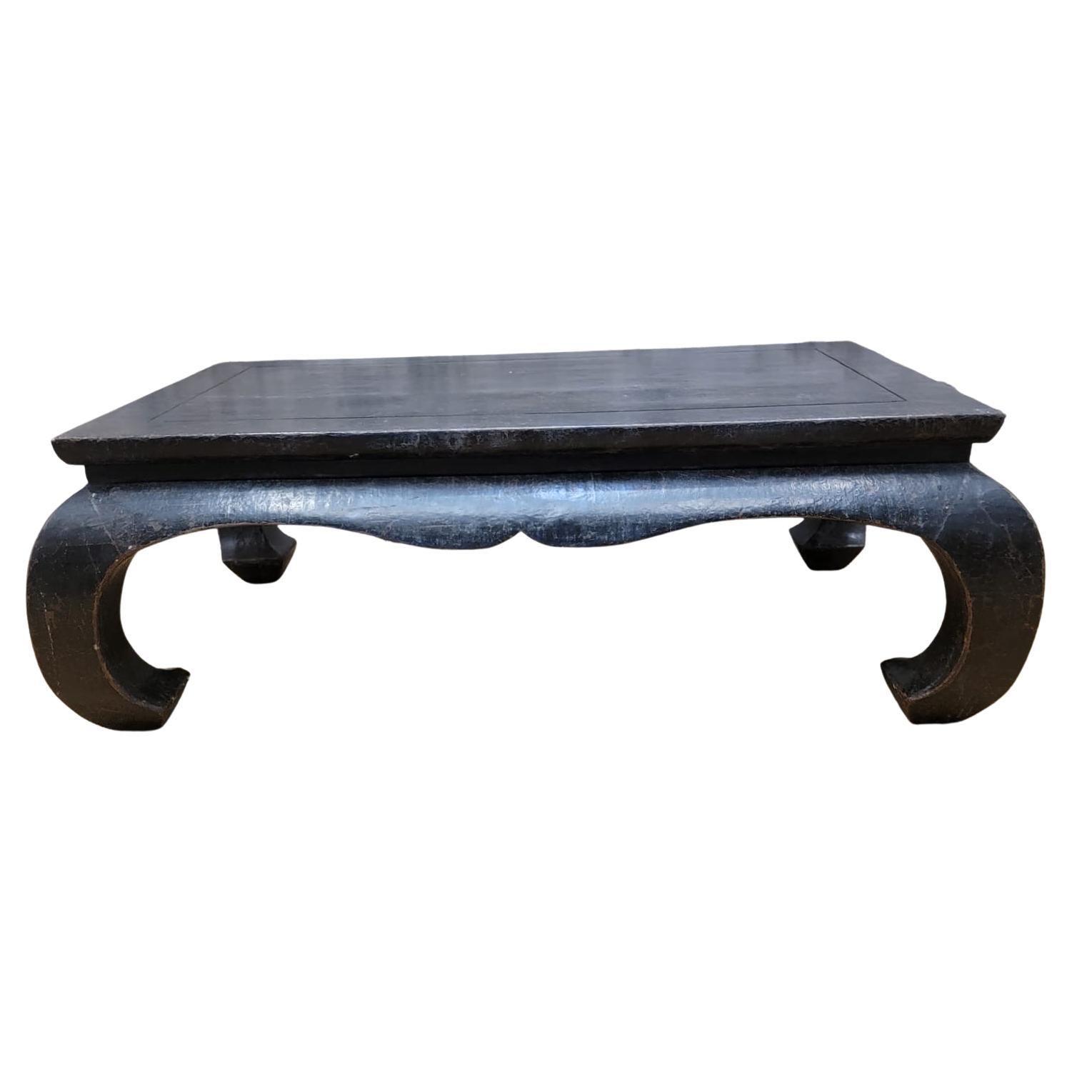 Ancienne table basse en orme laqué et enveloppé de lin de la province de Shanxi, style Kang