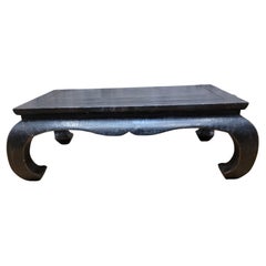 Ancienne table basse en orme laqué et enveloppé de lin de la province de Shanxi, style Kang