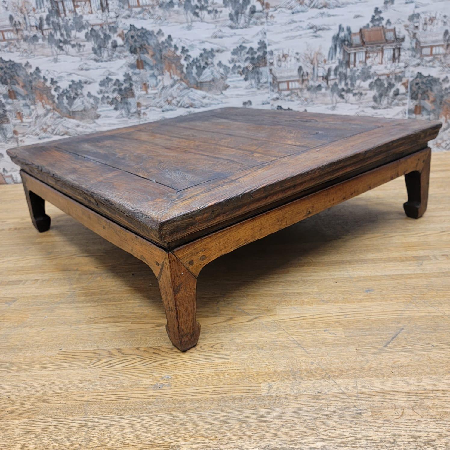 Antique Shanxi Province Natural Color and Patina Elm Coffee Table In Good Condition For Sale In Chicago, IL
