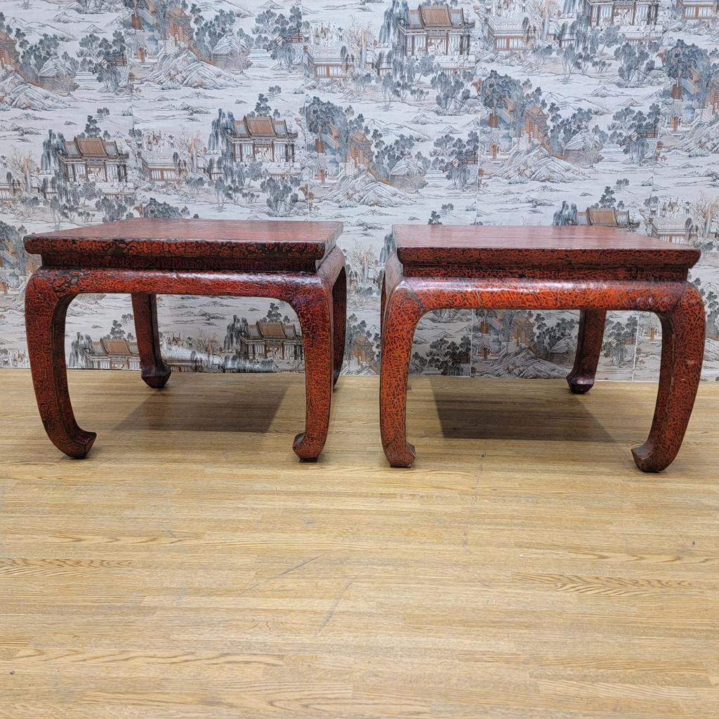 Antike Beistelltische aus rot lackierter Ulme aus der Shanxi Province, Paar (Chinesisch) im Angebot
