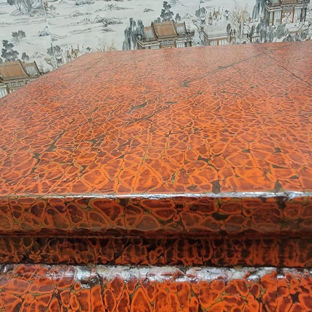 Antike Beistelltische aus rot lackierter Ulme aus der Shanxi Province, Paar im Zustand „Gut“ im Angebot in Chicago, IL