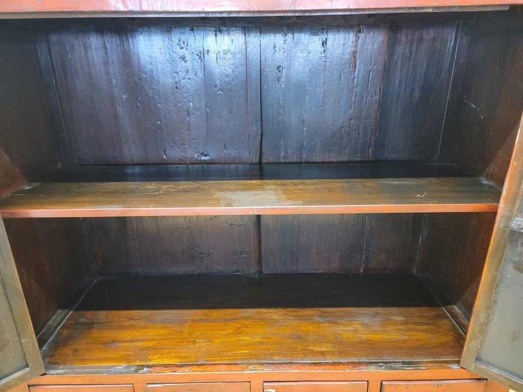Ancienne armoire de rangement en orme laqué rouge de la province de Shanxi avec tiroirs en vente 7