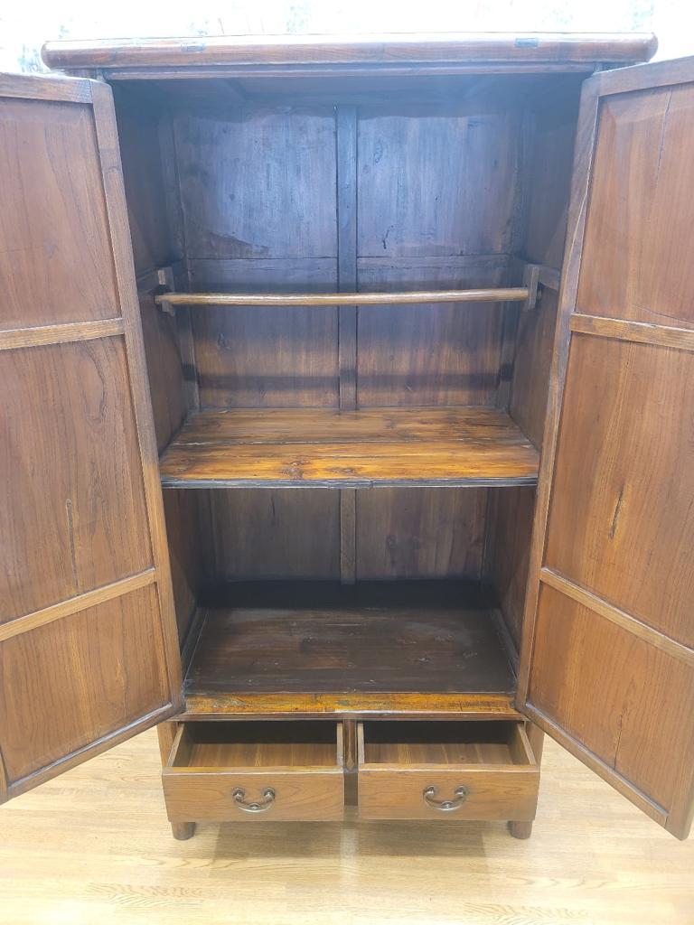 Ancienne armoire à 2 tiroirs en bois d'orme de la province de Shanxi Bon état - En vente à Chicago, IL