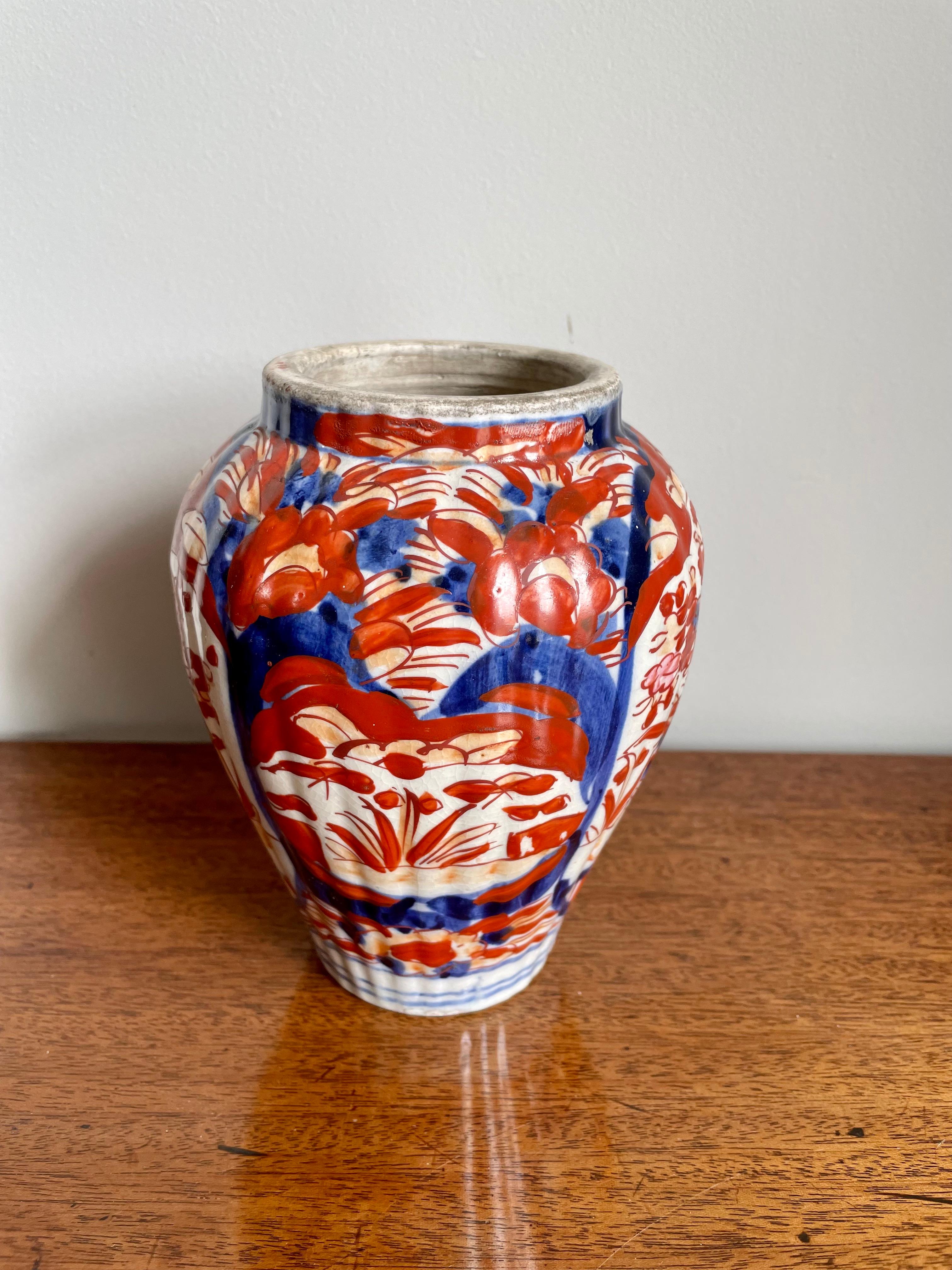 Antique Shaped Imari Vase with Lid In Good Condition For Sale In Suffolk, GB