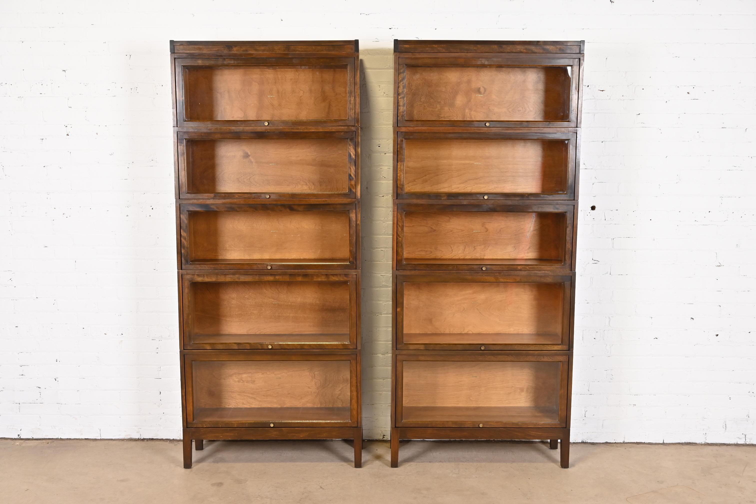 A gorgeous pair of antique Arts & Crafts five-stack barrister bookcases

By Shaw Walker

USA, Circa 1920s

Mahogany, with glass front doors and brass hardware.

Measures: 34