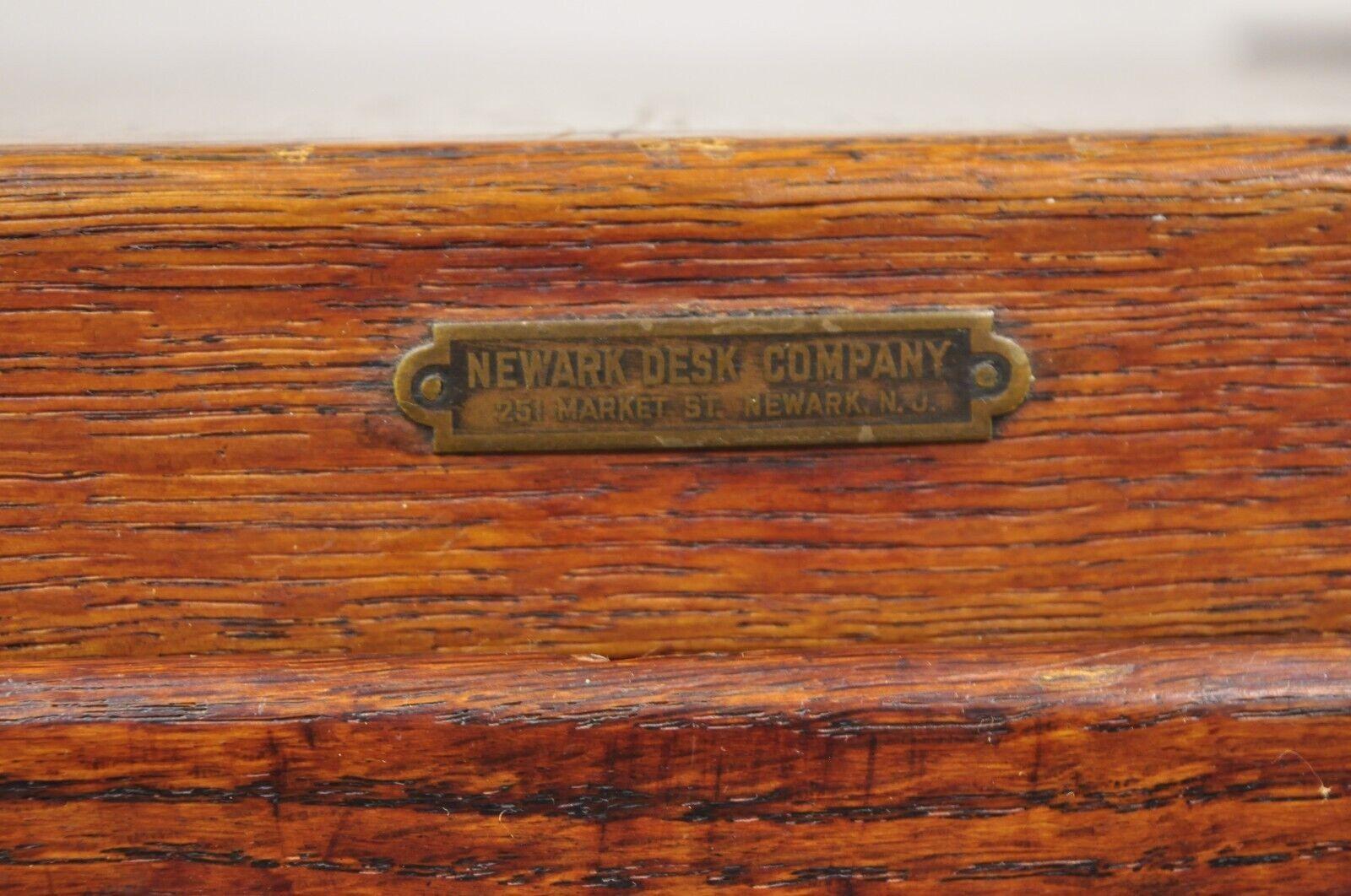 Meuble de bureau à 4 tiroirs en chêne ancien Shaw Walker Quarter Sawn Arts & Crafts. en vente 4