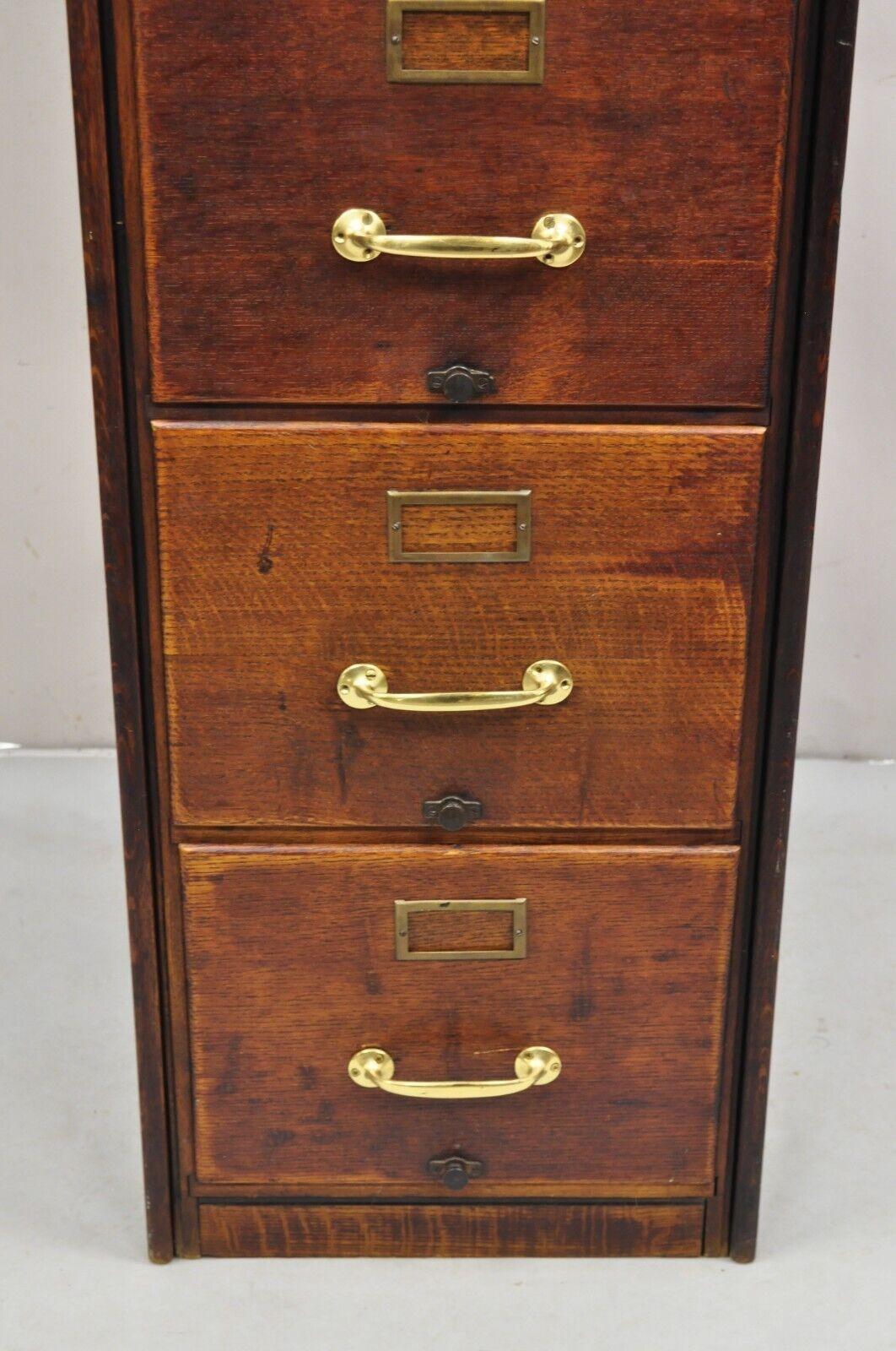 Antique Shaw Walker Quarter Sawn Oak 4 Drawer Arts & Crafts Office File Cabinet. For Sale 3