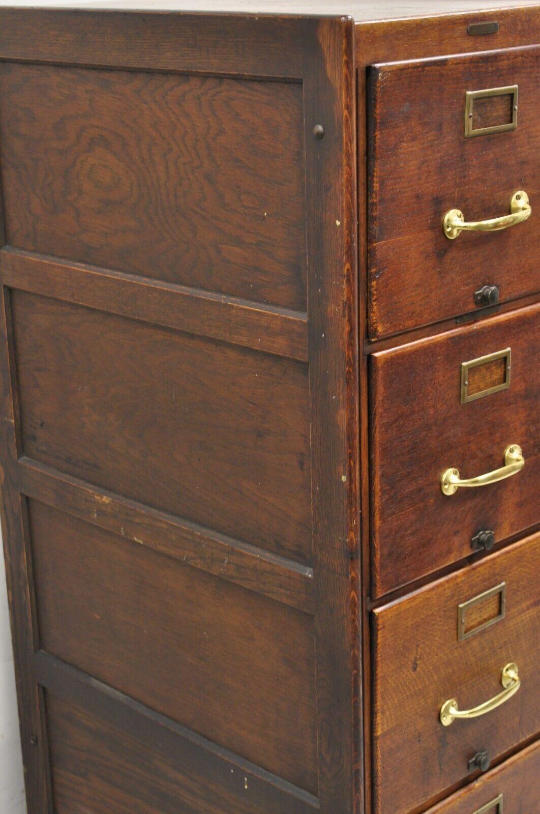 Début du 20ème siècle Meuble de bureau à 4 tiroirs en chêne ancien Shaw Walker Quarter Sawn Arts & Crafts. en vente