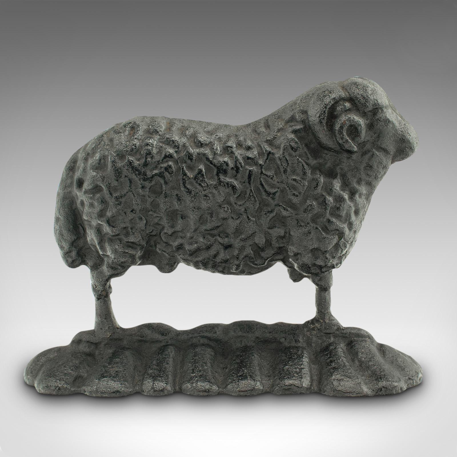 This is an antique sheep doorstop. An English cast iron decorative farmhouse door keeper, dating to the late Victorian period, circa 1900.

Farmhouse appeal to this charming figurative door stopper.
Displays a desirable aged patina and in good