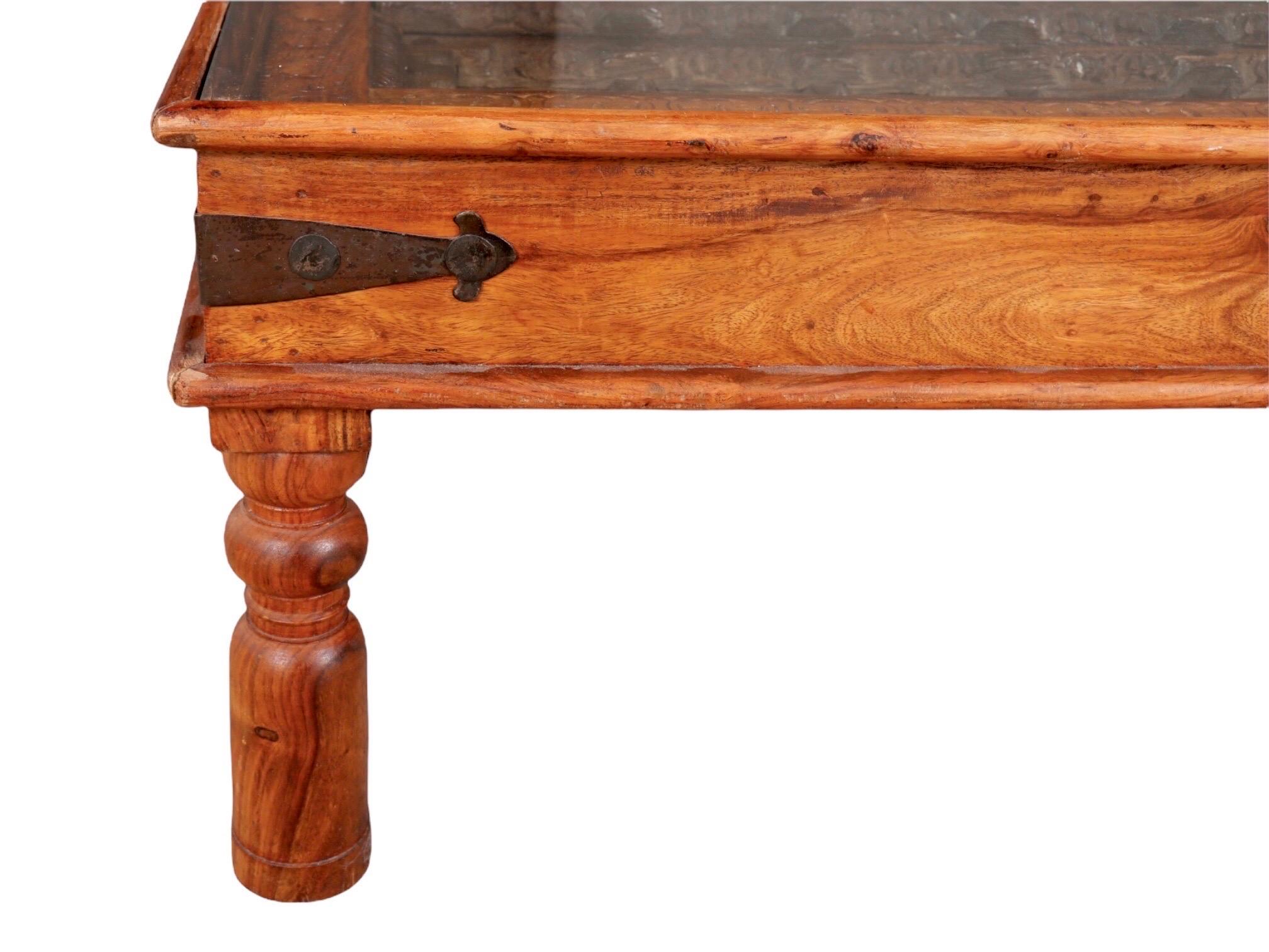 Table basse ancienne de porte à porte Sheesham en vente 3