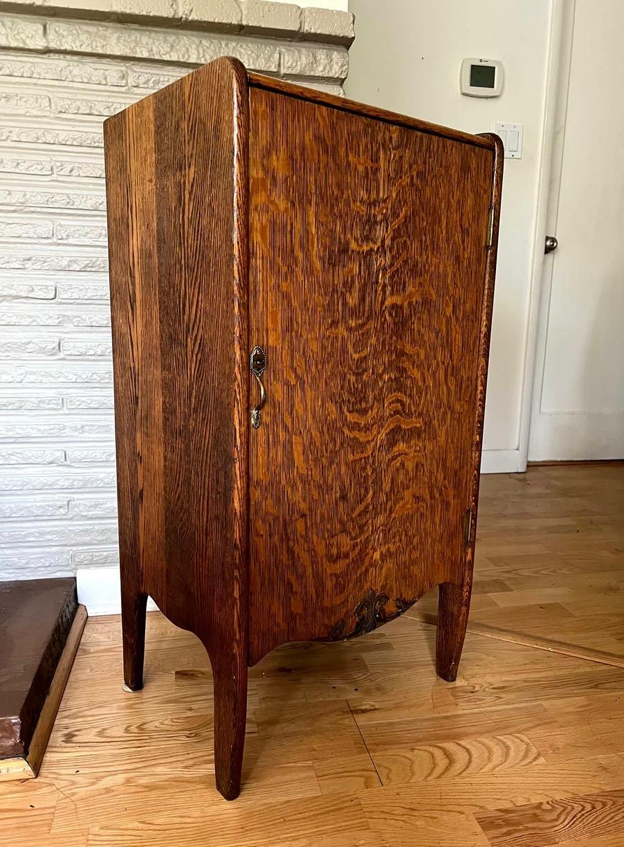 Ancienne armoire à partitions en Oak Oak, meuble à disques, table d'appoint Bon état - En vente à Seattle, WA